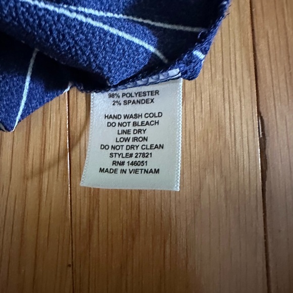 Monteau size medium navy blue top with white pinstriped w/ 1/2 sleeves NWOT - Picture 6 of 6